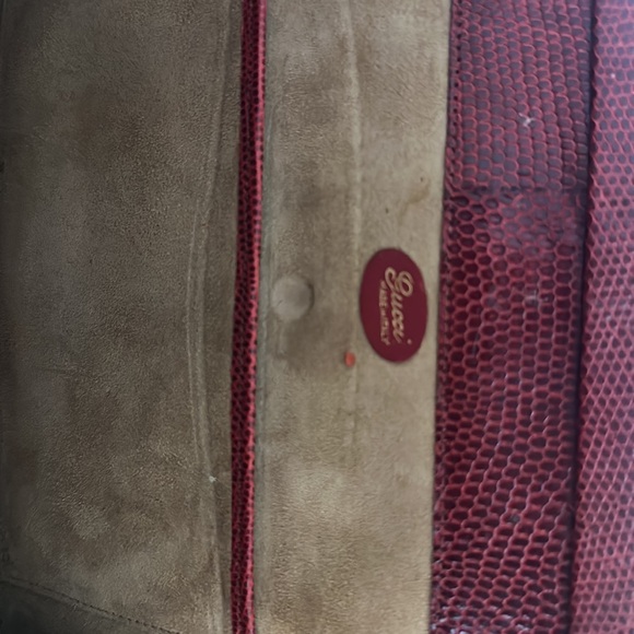 Vintage classic red Gucci shoulder with black, trim, rare find. - Picture 4 of 5